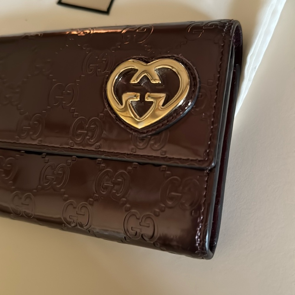 GUCCI 2010s METALLIC BORDEAUX LOVELY HEART WALLET - Picture 2 of 13